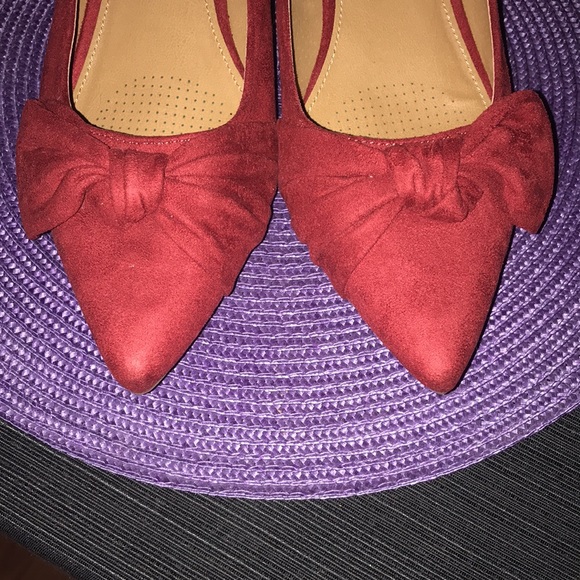 Comfort View Red Suede Kitten Heels - Picture 3 of 7
